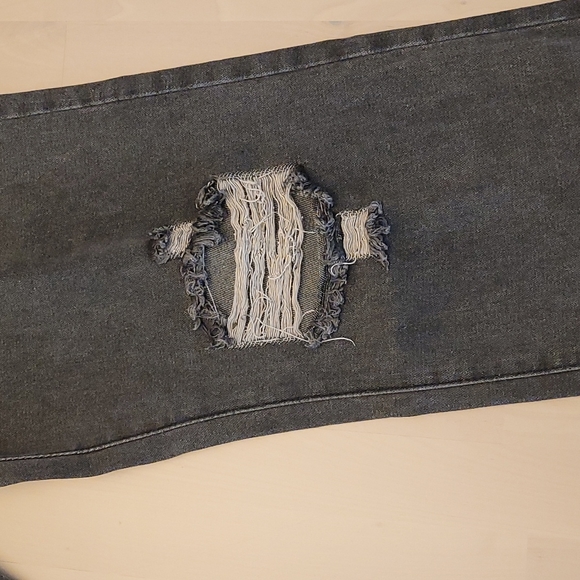 NWT Cellabie Straight Leg Jeans Size M Distressed Grey - Picture 4 of 14